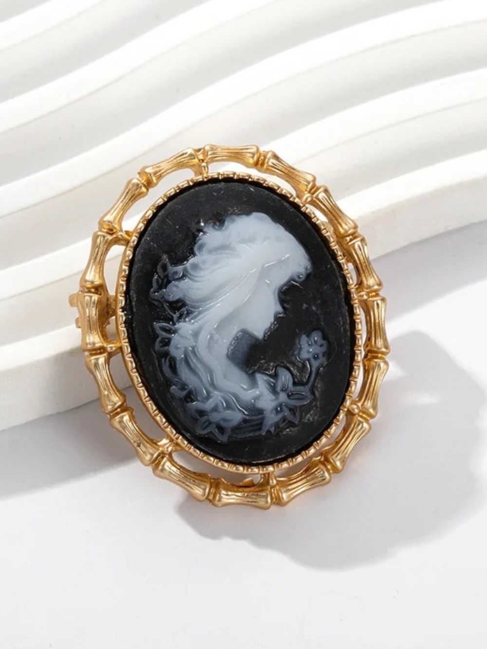 Gold-Frame Black and White Cameo Brooch - Elegant Women’s Jewelry